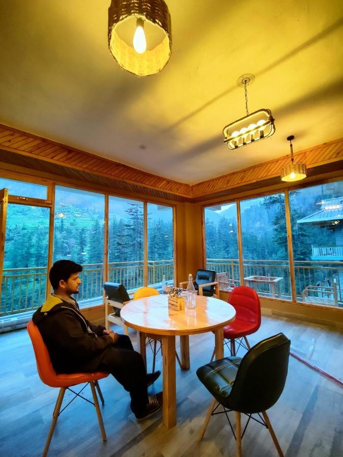 The Woodpecker Inn & Cafe, Jibhi Exterior photo