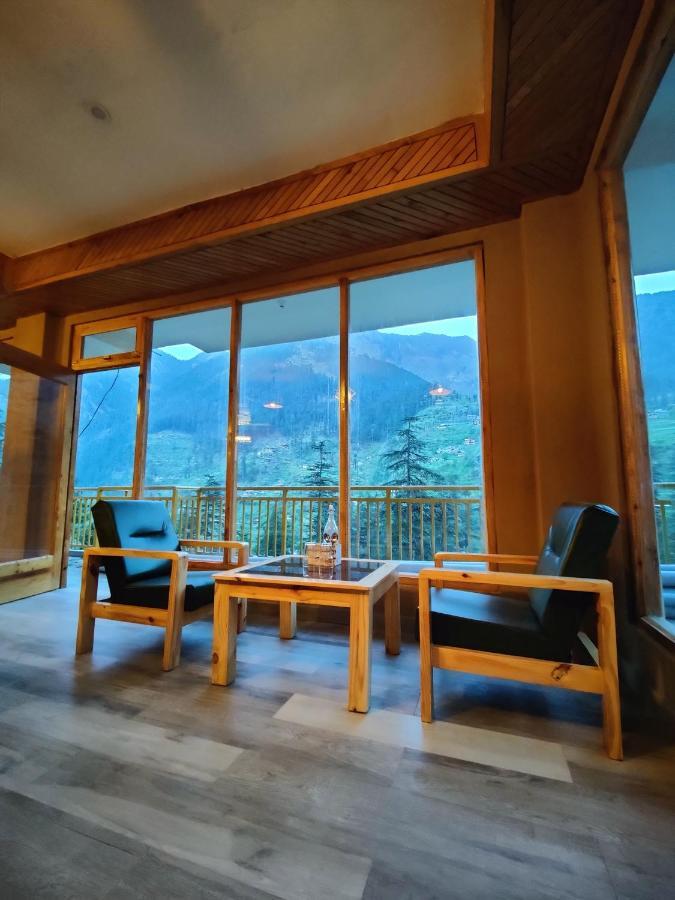 The Woodpecker Inn & Cafe, Jibhi Exterior photo