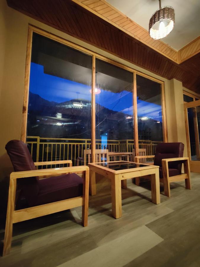 The Woodpecker Inn & Cafe, Jibhi Exterior photo